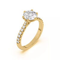 Bague de mariage solitaire en or massif 18 carats avec diamant central rond, tige torsadée fendue, pierres pavées latérales et détails Milgrain