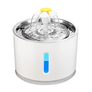 Fuente dispensadora alimentadora de agua LED eléctrica automática para mascotas <span class=keywords><strong>gatos</strong></span> con forma de <span class=keywords><strong>flor</strong></span> pequeña de 2,4 L - Product Image 1