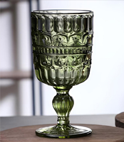 Ensemble de verrerie vintage vert émeraude, verre à vin gaufré rétro, gobelet et verre à eau pour la décoration de table de mariage
