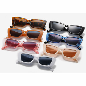 แว่นกันแดดซันเวย์ทรงสี่เหลี่ยมเล็ก กรอบไล่เฉดสี รับทำโลโก้ ขายส่ง แฟชั่นสำหรับผู้หญิง - Product Image 1