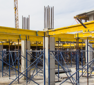 Poutre en bois H20 de conception moderne haute résistance 2,9 m 3,9 m avec revêtement en plastique rouge pour la construction de moules en béton - Product Image 5