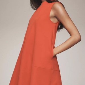 Robe Courte Sans Manches avec Dentelle, Respirante, Style Décontracté d'Été, Logo Avant, Coupe Naturelle Maxi - Product Image 1