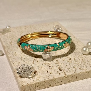 Pulsera de aleación apilable con diseño de trébol de cuatro hojas y flor de cinco hojas, estilo palaciego vintage, con efecto de goteo de aceite y acabado dulce y brillante, para mujer - Product Image 5