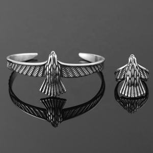 Fournisseur en gros de bijoux vintage en acier inoxydable personnalisables : bagues, bracelets et ensembles de bijoux - Product Image 5