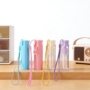 Botella pulverizadora portátil con cordón, botella con bomba de tamaño de viaje para tónico y perfume, capacidad de 1 ml - Product Image 1