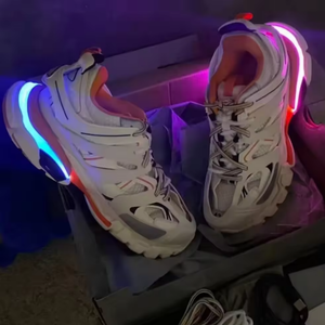 Zapatillas de Deporte de Lujo Track 3.0 con Luces LED, Diseño Moderno, Estilo Casual para Caminar, de Alta Calidad para Hombre y Mujer, Zapatillas de Running, Sneakers de Moda - Product Image 4