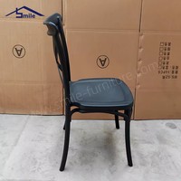 Chaises de salle à manger empilables en plastique à dossier croisé pour restaurant intérieur et extérieur
