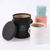 Boîte cylindrique ronde noire de luxe avec poignée, logo personnalisé en feuille d'or, boîte cadeau rigide en papier pour rose fraîche ou préservée