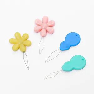 JP Wholesale Household Colored Hand Sewing Accessories Practical Sewing Tool Flower And Gourd Shape Plastic Needle Threader