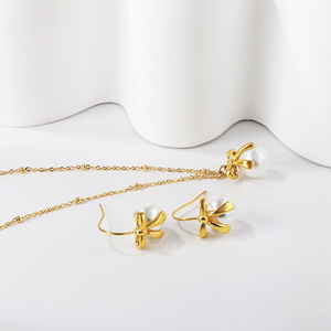 Ensemble collier et boucles d'oreilles en acier inoxydable doré avec perles pour femmes, bijoux tendance - Product Image 4