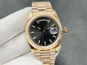 Caja central integrada, tapa inferior atornillable y corona para mecanismo de cuerda. Reloj Mecánico de Primera Calidad para Hombre - Product Image 1