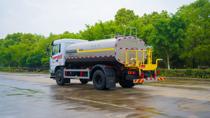 Camión Cisterna Dongfeng 4X2 de China con una Capacidad de 12300L, Apto para Lavado de Árboles en Carreteras, Riego y Reducción de Polvo - Product Image 3