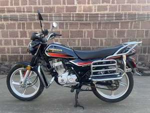 Motocicletta Wuyang Weiling <span class=keywords><strong>150</strong></span> <span class=keywords><strong>Cross</strong></span> - Efficiente nei Consumi e Resistente per Lunghi Viaggi - Product Image 1