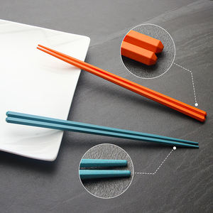 Palillos hexagonales de fibra de vidrio a granel, palitos de comida chinos coloridos para Sushi Palillos Chinos - Product Image 4