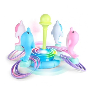 Jouets de lancer pour sports de plein air et d'intérieur, <span class=keywords><strong>jeu</strong></span> de lancer de cerceaux de dauphin rotatif électrique avec musique lumineuse pour enfants avec 8 anneaux - Product Image 1