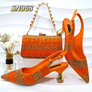2024 ensemble de sacs <span class=keywords><strong>à</strong></span> chaussures Girly <span class=keywords><strong>à</strong></span> la mode de conception italienne, sac <span class=keywords><strong>à</strong></span> fermeture en métal de décoration de diamant complet et décoration de chaîne brillante talons hauts - Product Image 2