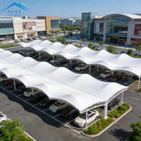 Abri de stationnement commercial pour véhicules électriques en structure acier avec membrane PVDF imperméable, sur mesure, pour centres commerciaux