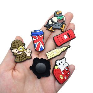 XB, venta al por mayor, dibujos animados personalizados de PVC, estilo británico, accesorios de zuecos de goma, regalo, dijes para zapatos de rey y reina, decoraciones para zapatos - Product Image 3