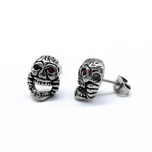 Yunnique Boucles d'oreilles clous en acier titane, design crâne punk, bijoux de mode pour hommes et femmes - Product Image 5
