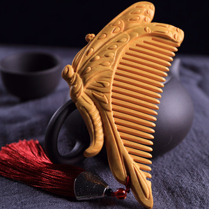 Peine Gua Sha de Dientes Anchos con Logotipo Personalizado, Peine de Madera Chino Tradicional Tallado a <span class=keywords><strong>Mano</strong></span> para Mujer, Peine Hecho a <span class=keywords><strong>Mano</strong></span> Único <span class=keywords><strong>y</strong></span> Elegante - Product Image 1