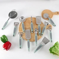 Nouveaux accessoires de cuisine en acier inoxydable : Éplucheur, Trancheur de gingembre, Batteur à œufs, Séparateur, Ouvre-boîte, Spatule à pizza, Roue à pizza en métal
