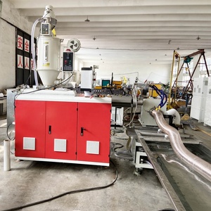 Ligne de production d'extrusion de tuyaux pour camions aspirateurs de copeaux de bois avec fil de cuivre spiralé flexible en PU - Product Image 4