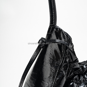 Nuevo Bolso de Hombro de Diseñador de Moda 2026 al por Mayor, Bolso Hobo con Correa Ajustable, de Cuero PU Sintético Suave y Cuero Genuino, Ideal para Fiestas - Product Image 3