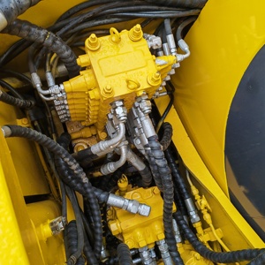 Excavatrice sur chenilles Komatsu PC60-7 d'occasion, d'origine japonaise, 6 tonnes, matériel de terrassement, mini-pelles hydrauliques pour la construction - Product Image 6