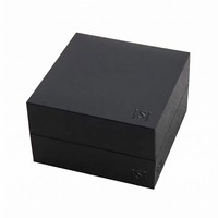 Boîte rigide noire mate de luxe en deux parties avec côtés texturés ondulés pour la mise en valeur et l'emballage de bijoux haut de gamme