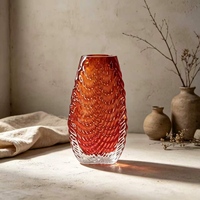 Vase en cristal rouge texturé biologique, ornement de table Wabi Sabi de luxe discret pour la décoration intérieure