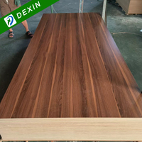 Panneau de contreplaqué marin laminé à la mélamine à grain de bois de qualité meuble 18mm peuplier, eucalyptus, bouleau ou noyau combiné