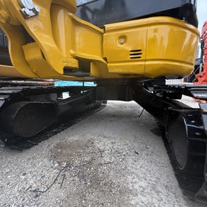 Mini-excavatrice sur chenilles Komatsu PC35 de 3,5 tonnes d'occasion haute performance pour l'agriculture et la construction, en stock - Product Image 4