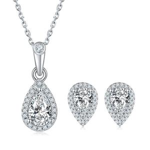 Anillo de Lujo Aivenchy para Mujer con Moissanita de Corte Radiante, Plata de Ley 925 con Baño de Rodio, Anillo de Boda - Product Image 4