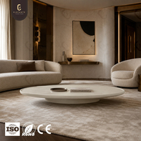 Table basse ovale en bois massif laqué ivoire de luxe haut de gamme avec un design à profil bas pour les maisons et villas de prestige