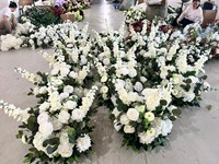 H502 Garten Große Elegante Seidenrosen 40cm Bodenblumenreihe Bodenarrangement Künstliche Blumen Hochzeitsdekorationen Blumenläufer