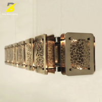 Luxuriöser Moderner Goldener Metall-Hohlleuchter Kreative Lange Lineare Pendelleuchte für Esszimmer und Restaurant