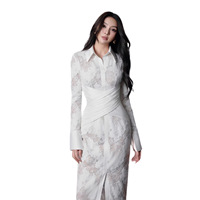 Robe longue à manches longues pour femme, nouvelle conception, en dentelle brodée blanche, taille empire, silhouette fourreau, longueur mi-mollet, en stock usine
