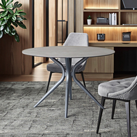 Mobilier de salle à manger personnalisé, moderne et léger de luxe avec pieds en métal et dessus de table en verre trempé pour 2 places