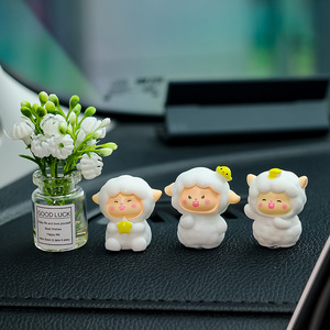 รูปแกะจิ๋วเรซิ่นตกแต่งรถยนต์ ของตกแต่งคอนโซลกลางสำหรับผู้หญิง - Product Image 1