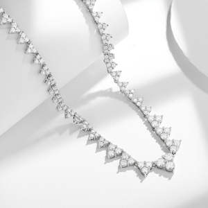 Collier pour femme en or blanc plaqué or et rhodium, avec moissanite, idéal pour un anniversaire ou une soirée de gala - Product Image 3