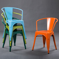 Chaises de salle à manger industrielles modernes en métal avec accoudoirs, empilables, en fer noir, écologiques, pour restaurants, cafés et bistrots en extérieur