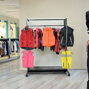 Chalecos/CHALECOS DE MODA de invierno de segunda mano al por mayor, estilos mixtos para hombres y mujeres, ofrecidos en paquetes - Product Image 1