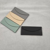 Échantillon gratuit YAZHI logo personnalisé porte-lunettes de soleil magnétique en cuir pour étui à lunettes de soleil pliant triangle