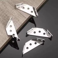 Support d'angle triangulaire moderne en acier inoxydable à plusieurs trous, 90 degrés, pour meubles et armoires en bois - Vente en gros usine