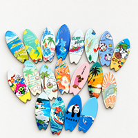 Aimant de réfrigérateur en céramique personnalisé en forme de planche de surf pour souvenirs touristiques et cadeaux promotionnels