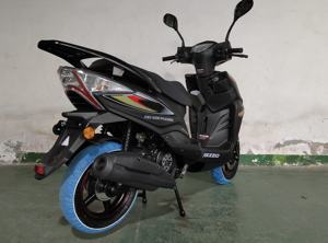 Nouveau <span class=keywords><strong>50cc</strong></span> cyclomoteur Moto 150 Motos à essence Lignes lisses sûres Moto Scooters à essence pour adultes Scooter à essence 49cc - Product Image 5