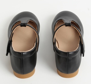 Chaussures pour enfants personnalisées en cuir confortables, chaussures plates noires pour l'école pour filles - Product Image 5