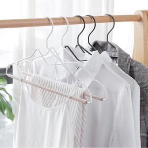 شماعات معدنية خشبية حديثة الأكثر مبيعًا ، شماعات حديد زان من دون انزلاق ، شماعات ملابس من الخشب الصلب الحديدي - Product Image 3