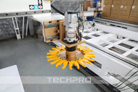Machine de fraisage CNC à 4 axes avec tête oscillante