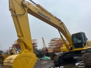 KOMATSU PC450-8 de 45 tonnes de classe hydraulique pour l'exploitation minière de terrassement équipée de composants de pompe à moteur à noyau - Product Image 4